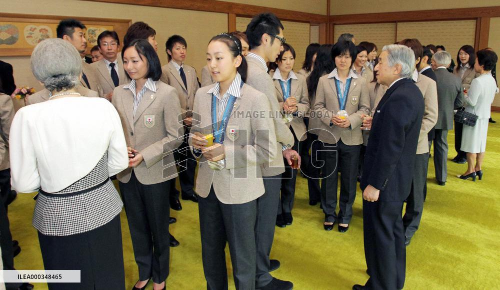 Emperor, empress meet Vancouver Olympics medalists