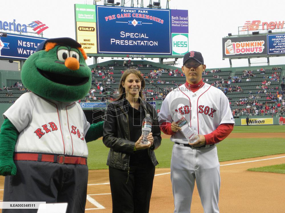 Red Sox donates drinking water for disaster victims in Japan