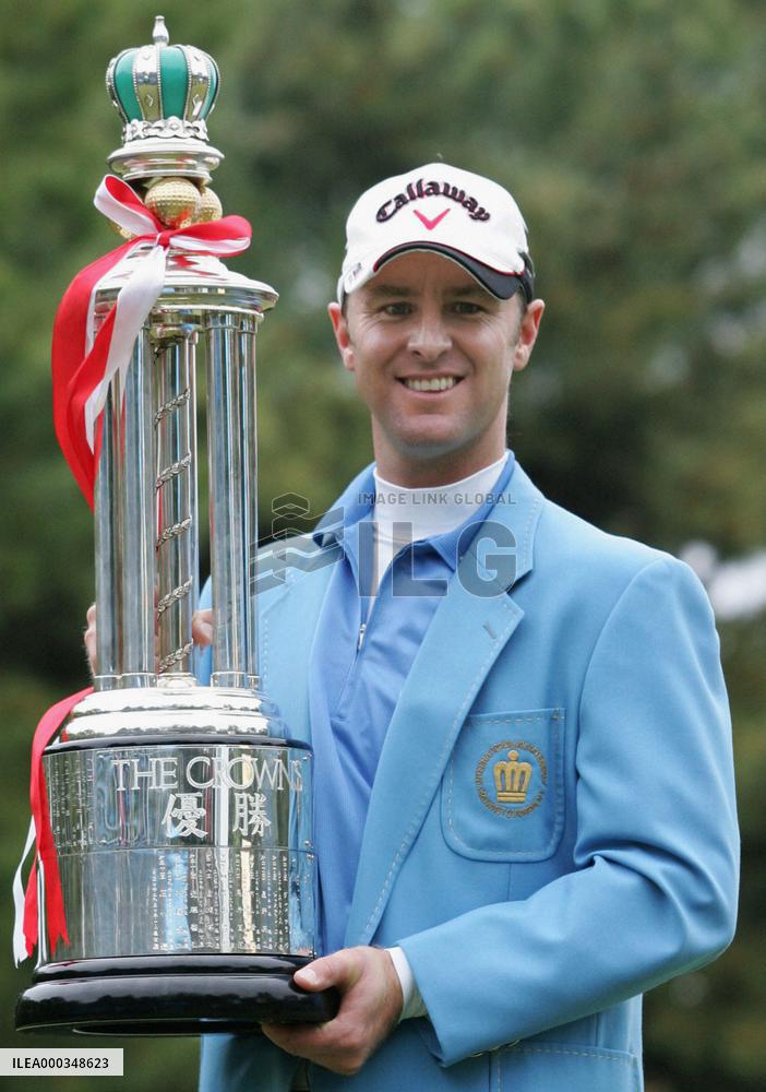 Jones wins in playoff at Crowns