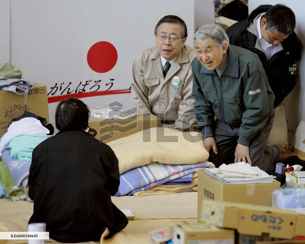 CORRECTED Imperial couple visit Fukushima Pref.