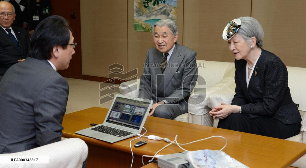 Emperor, empress travel to disaster-hit Sendai