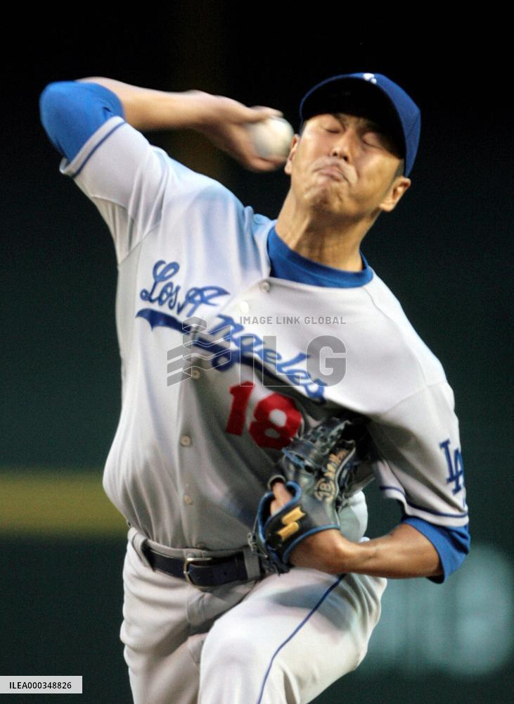 Kuroda gets 4th win as Dodgers top D'Backs