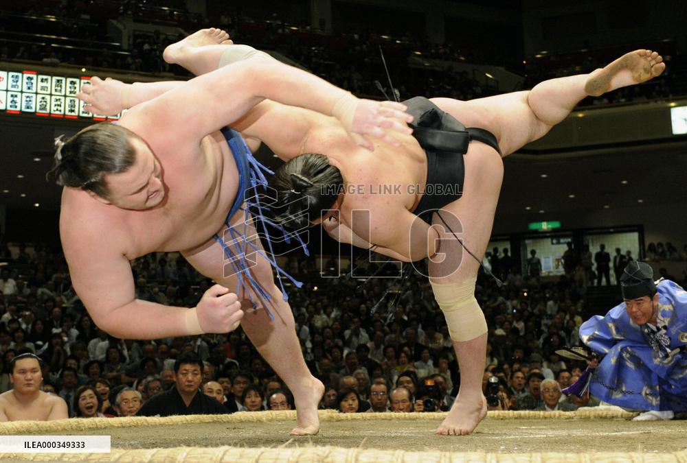 Ozeki Baruto suffers 3rd loss at summer sumo tourrnment