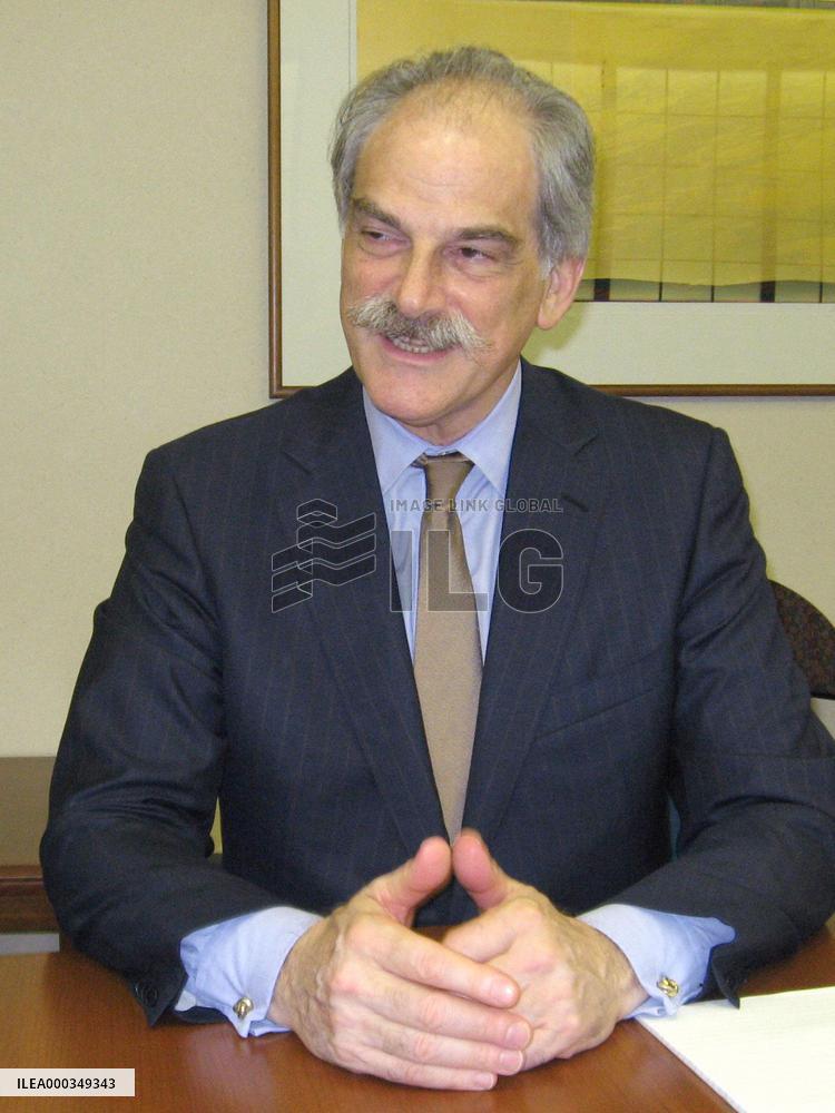 IMF No. 2 seeks Japan's consumption tax hike