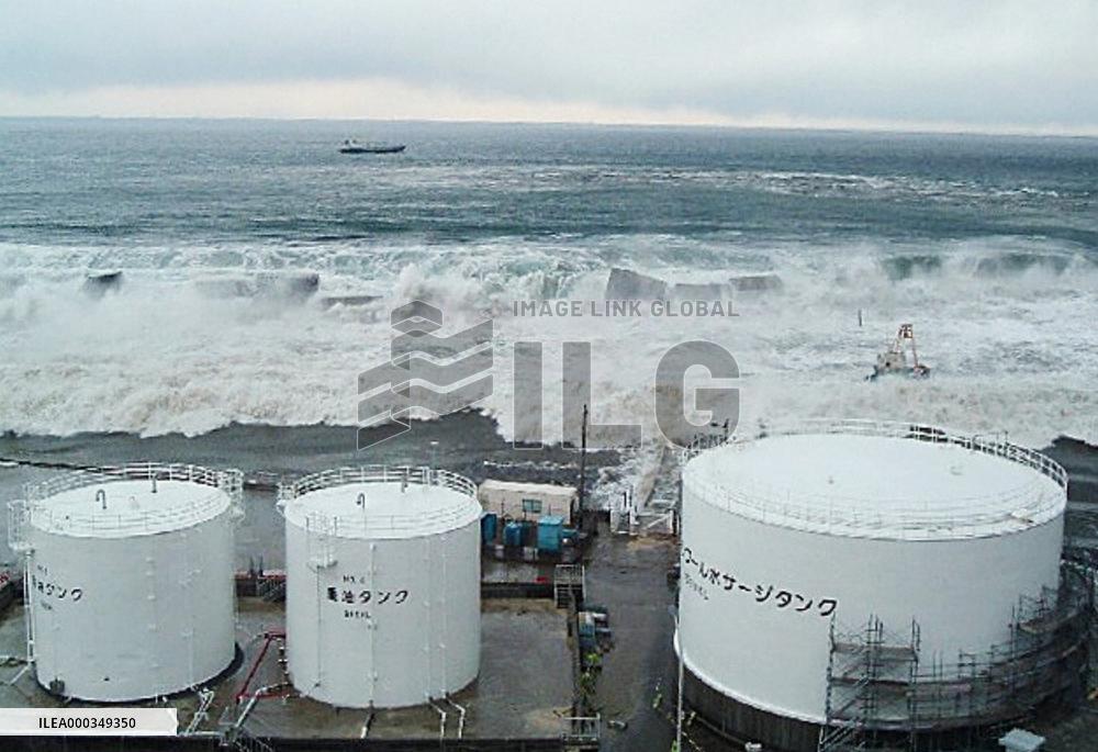 Tsunami striking at Fukushima Daiichi nuke plant