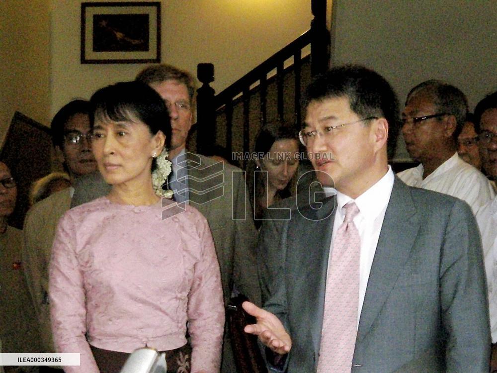 Senior U.S. official Yun, Suu Kyi meet