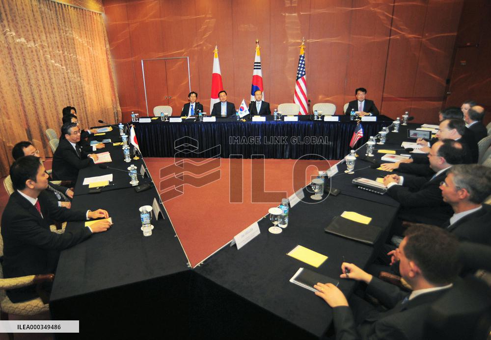 S. Korea, U.S., Japan meet over N. Korea