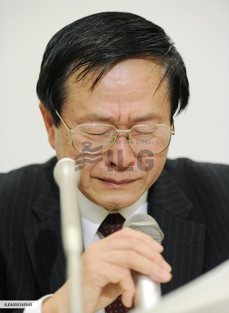Japan PM's radiation adviser quits