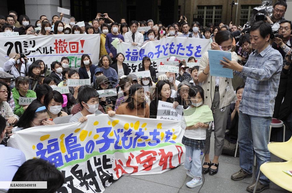 Fukushima parents protest