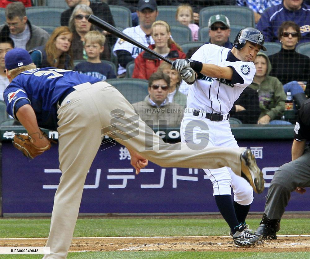Seattle Mariners' Ichiro 2-for-4 against San Diego Pirates