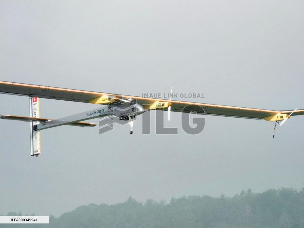 Solar plane leaves on transcontinental flight