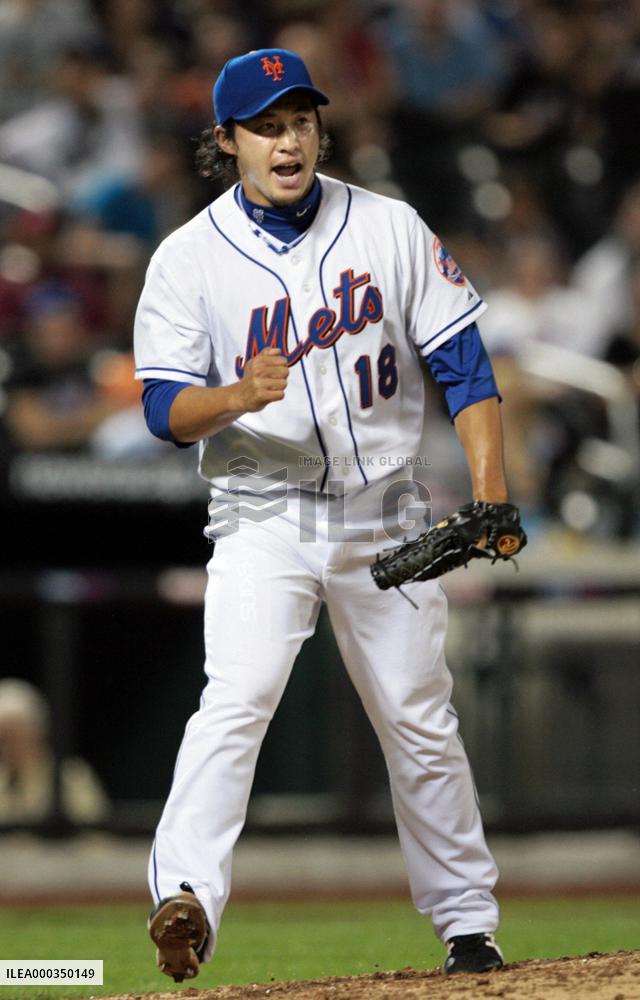 Mets reliever Igarashi pitches against Phillies
