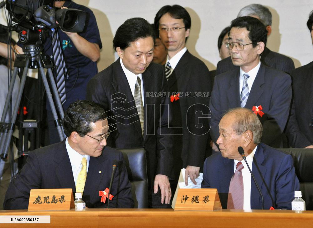 Hatoyama asks prefectures to share burdens of hosting U.S. forces