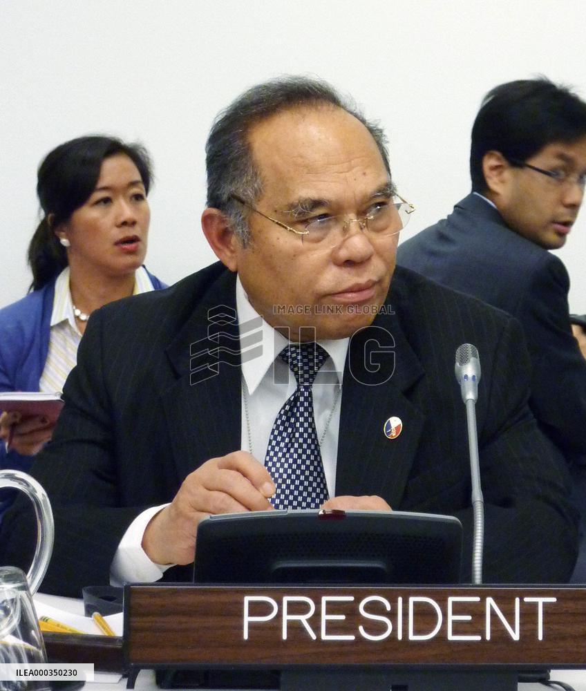 NPT final draft tabled, chairman bets on Friday adoption