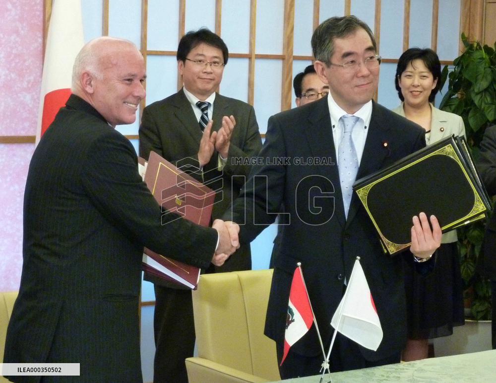 Japan, Peru sign free trade pact