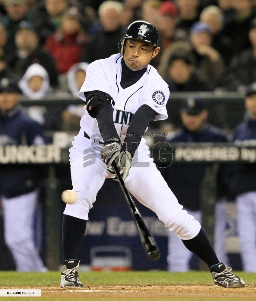 Mariners' Ichiro with 2 singles in 4 at-bats