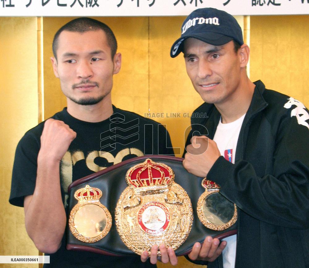 WBA champ Nashiro, challenger Cazares sign May 8 title match