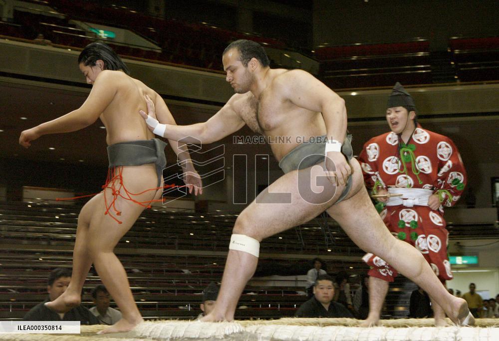 African wrestler marks 1st win as jonokuchi