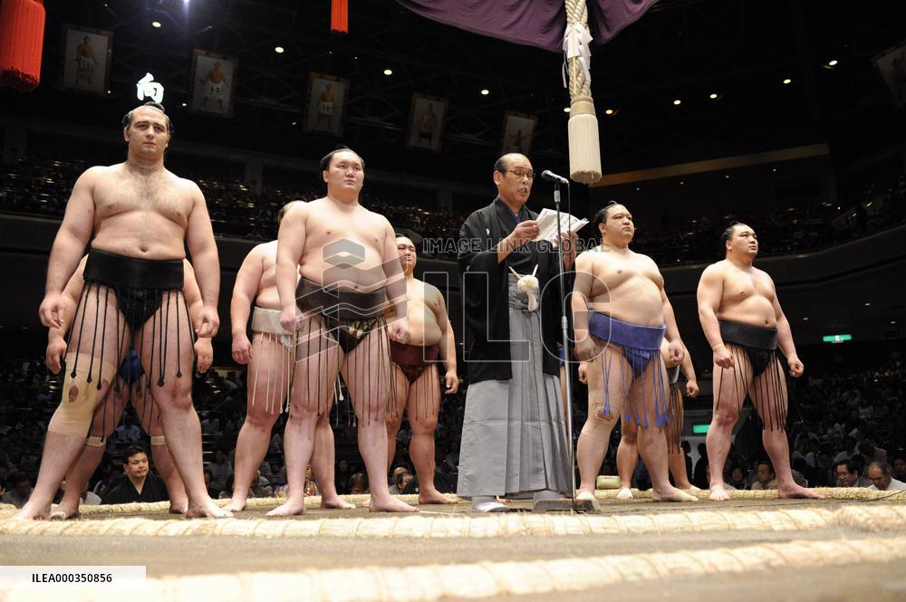 Sumo 'test meet'