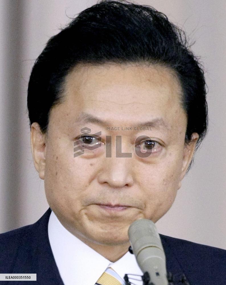 Hatoyama announces resignation