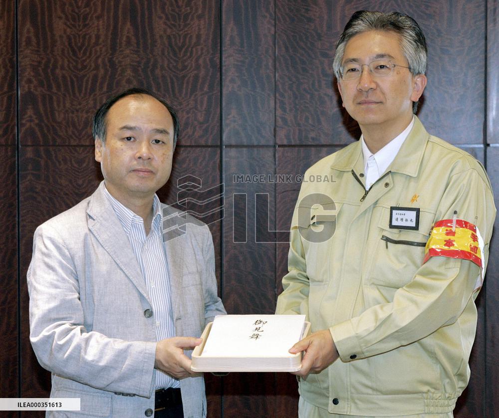 Softbank's Son donates 1 bil. yen to Iwate Pref.