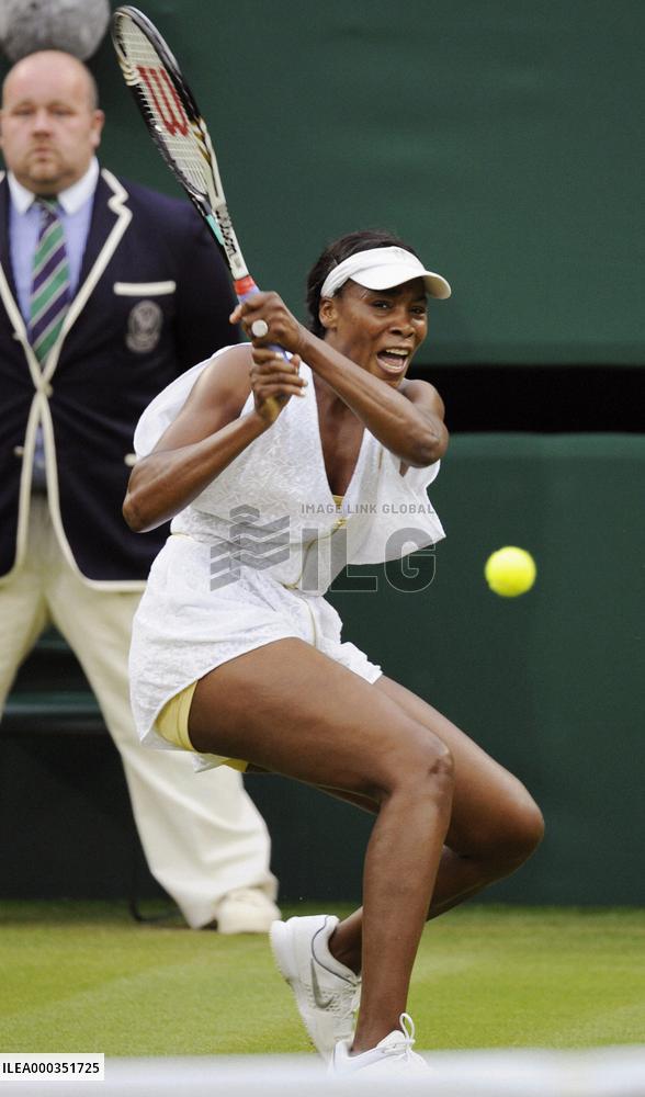 V. Williams beat veteran Date-Krumm