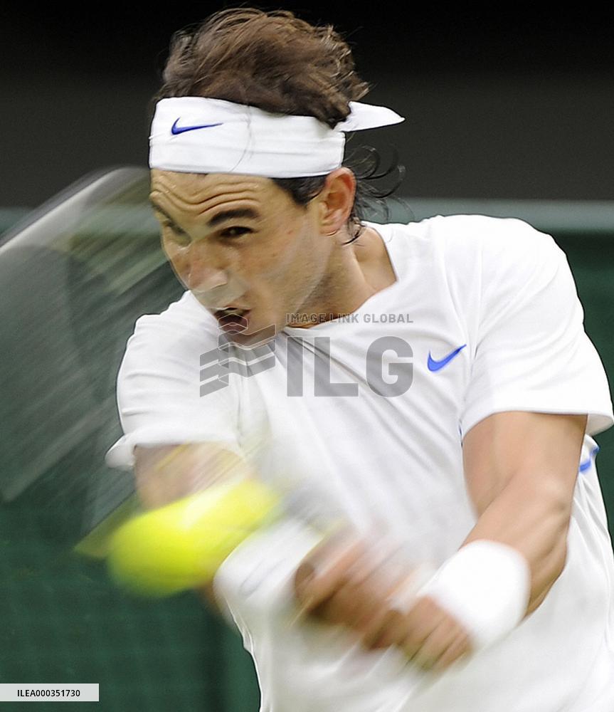 Nadal advances to 3rd round at Wimbledon