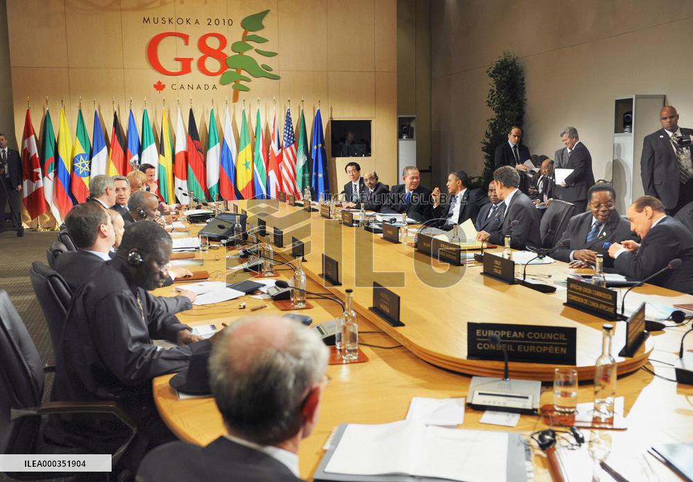 G-8 leaders pledge $5 billion to reduce maternal mortality