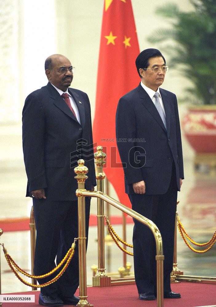 Al-Bashir visits China