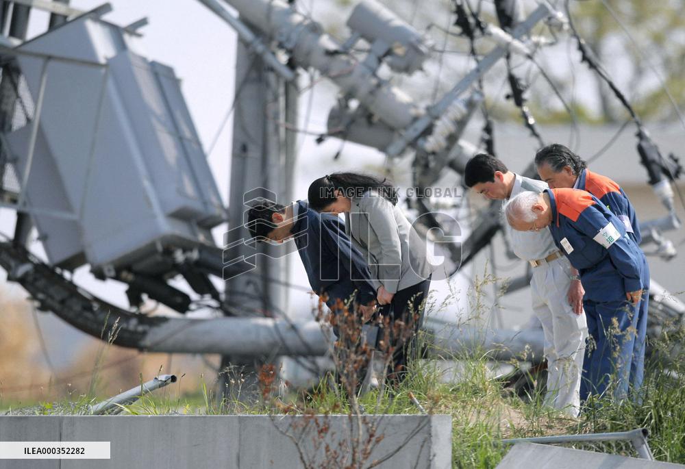 Crown prince, princess make 1st visit to tsunami-struck area