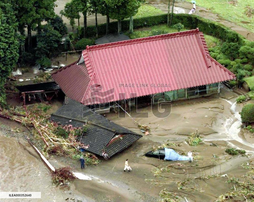 7 killed, 6 missing in landslide