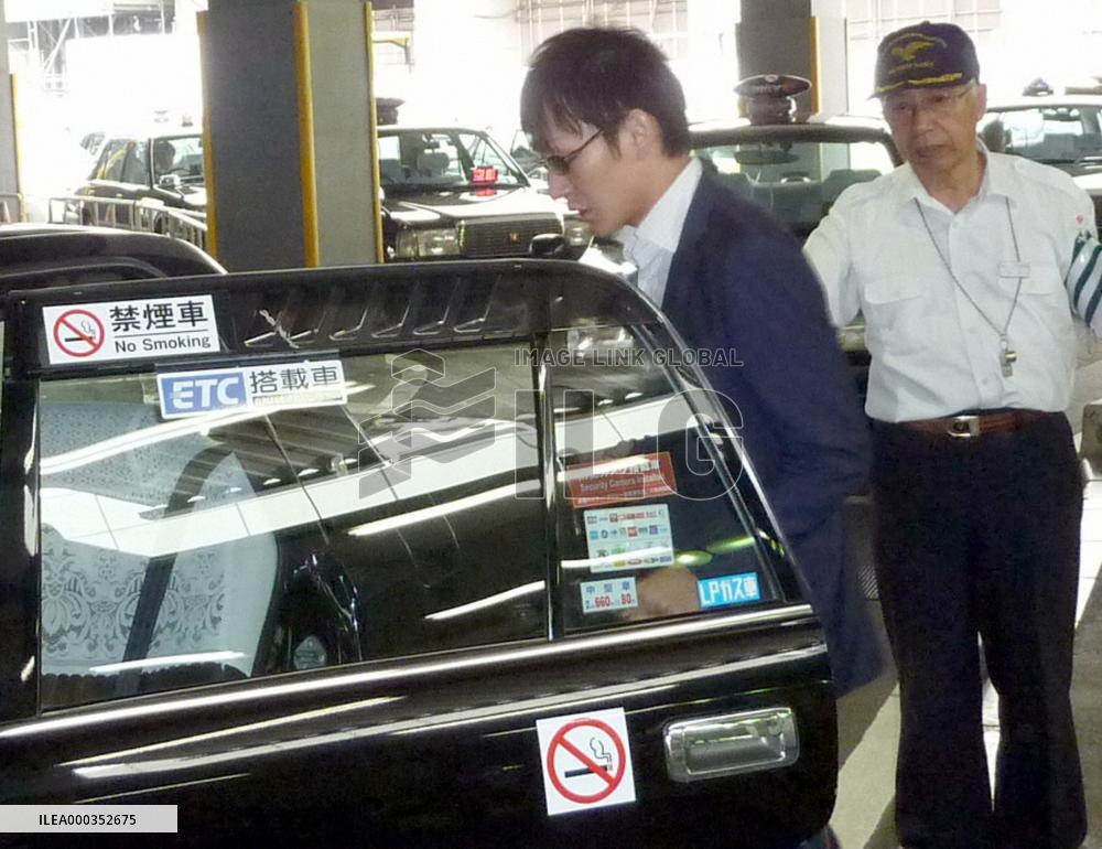 Taxis go nonsmoking in Osaka