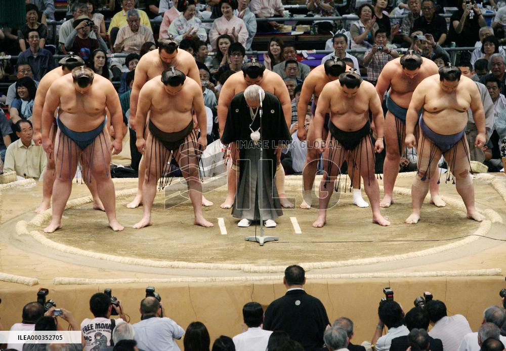 Nagoya sumo meet gets under way under specter of gambling ring