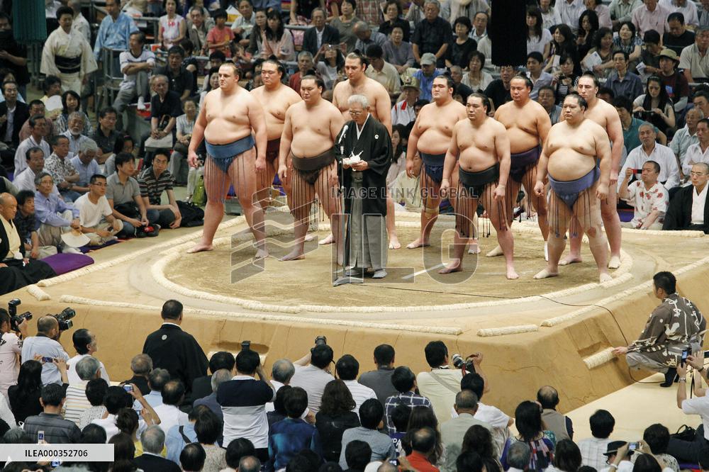 Nagoya sumo meet gets under way under specter of gambling ring