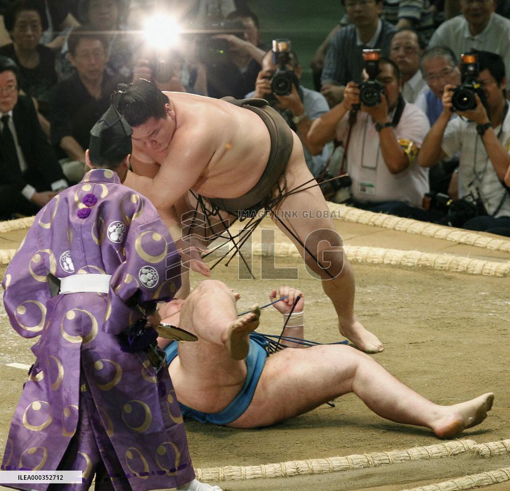 Nagoya meet gets under way under specter of gambling ring