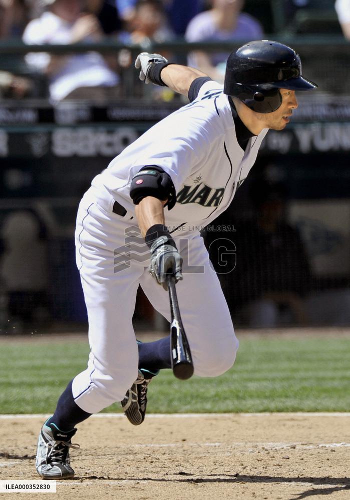 Ichiro extends hitting streak to 13 games