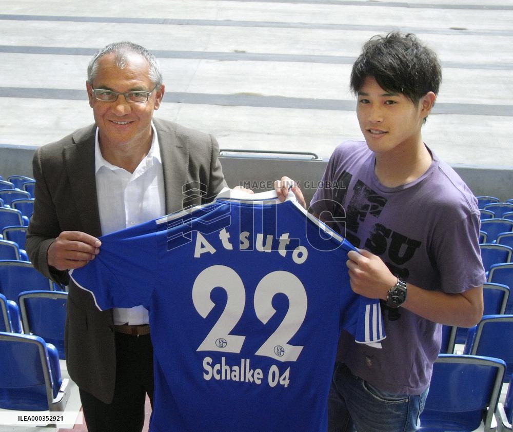 Japan defender Uchida signs with Bundesliga side Schalke