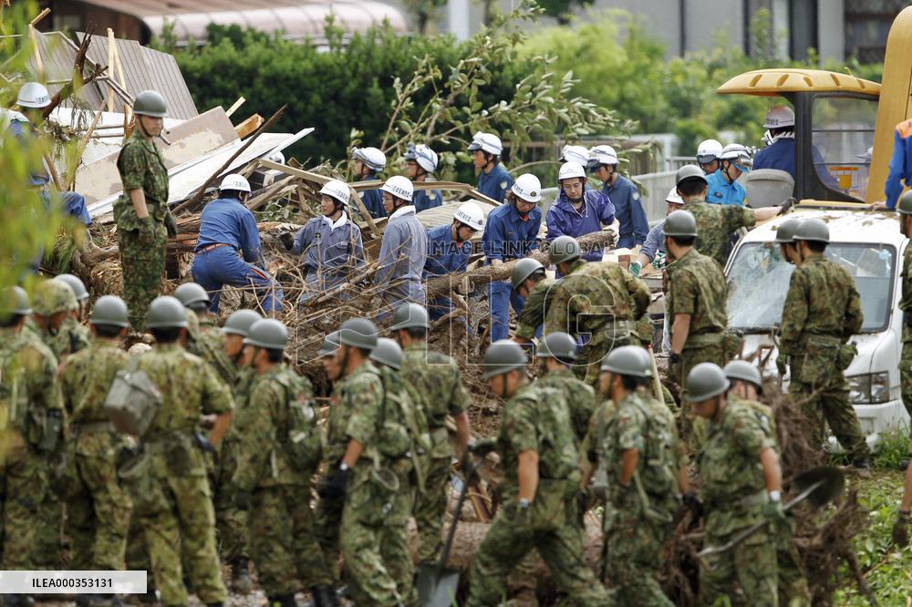 Heavy rain causes havoc in Japan