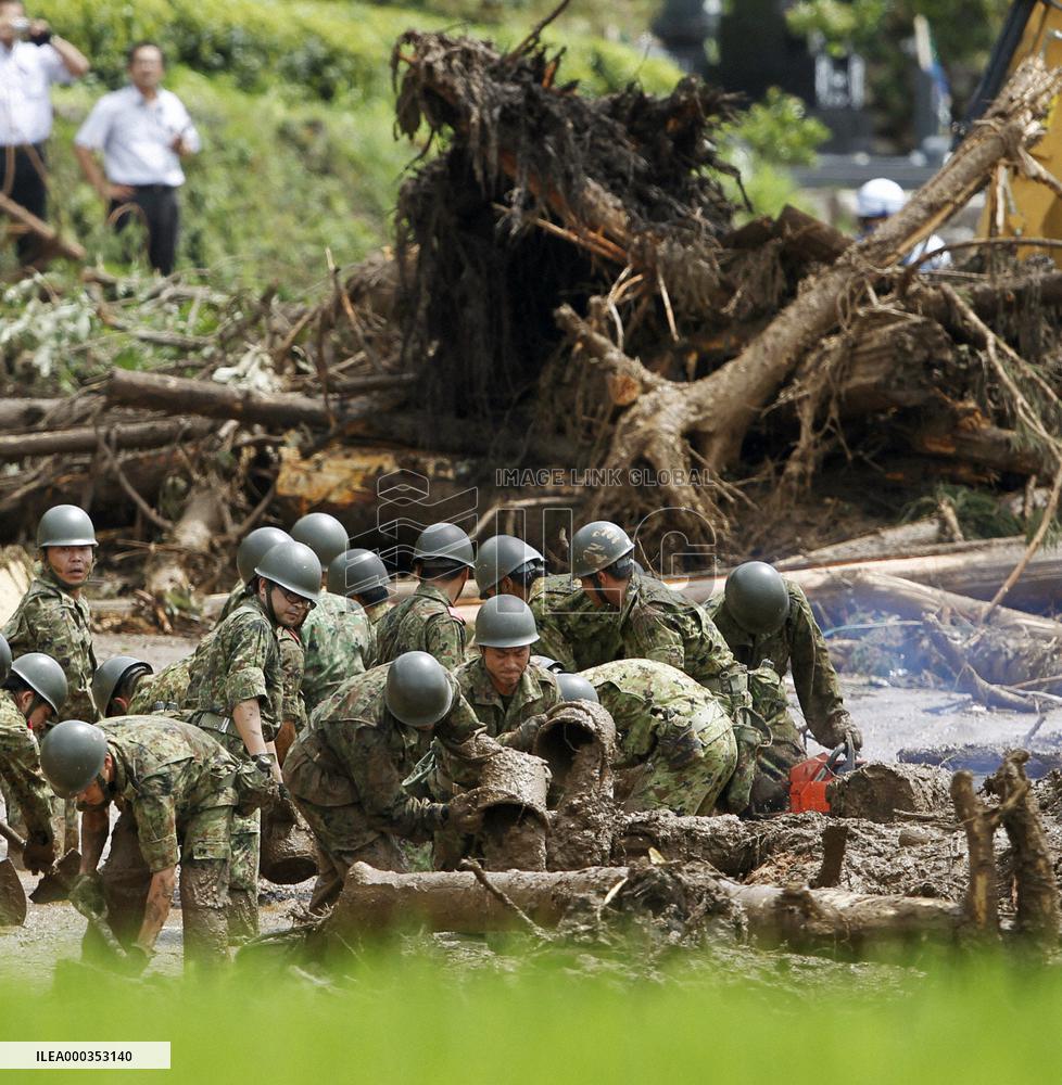 Heavy rain causes havoc in Japan