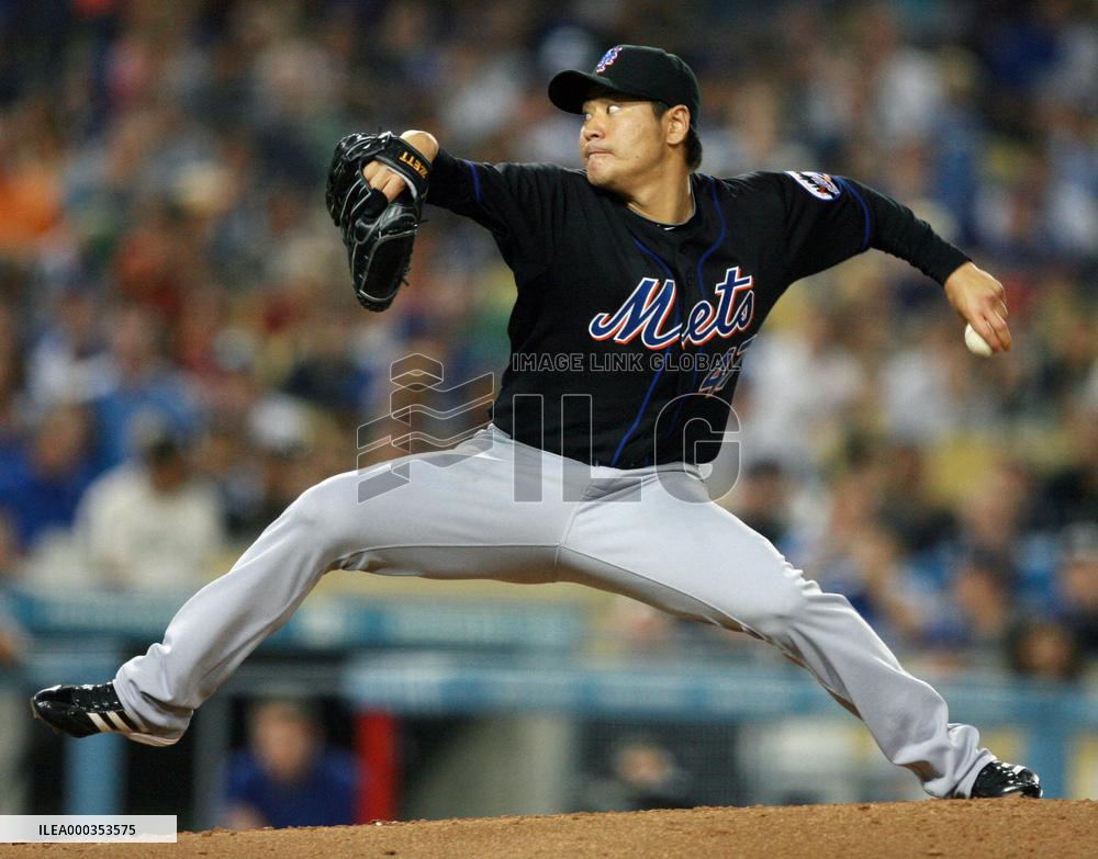 Kuroda outduels Takahashi in Dodgers' win over Mets