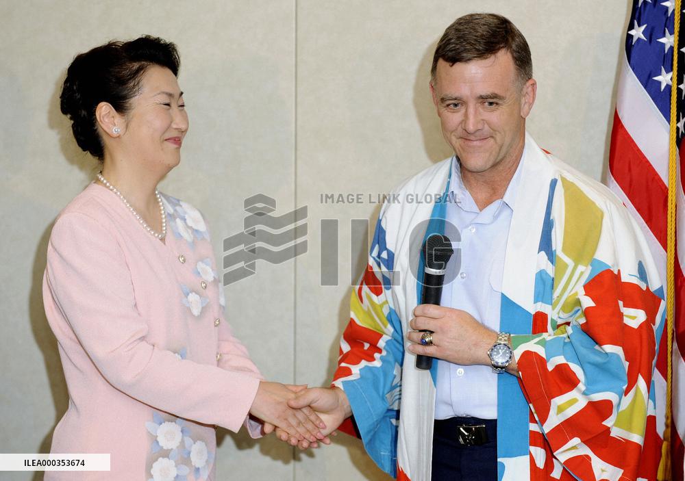 Miyagi residents thank U.S. forces for relief efforts