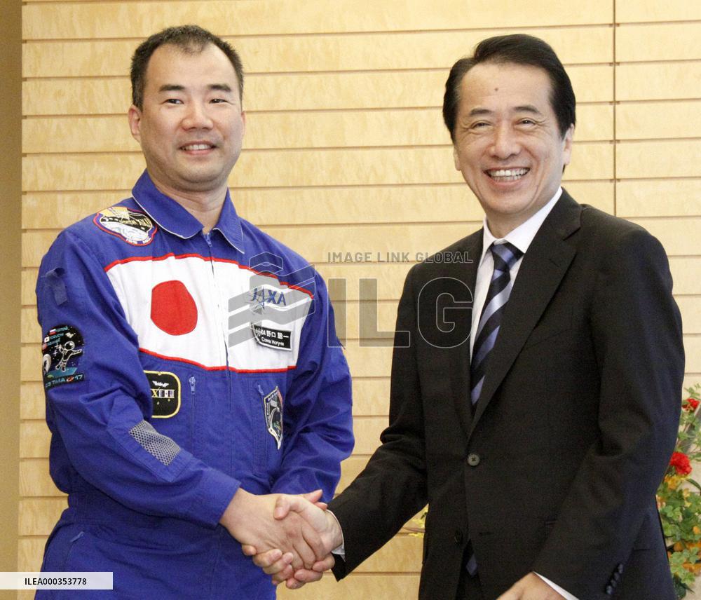 Astronaut Noguchi visits PM Kan