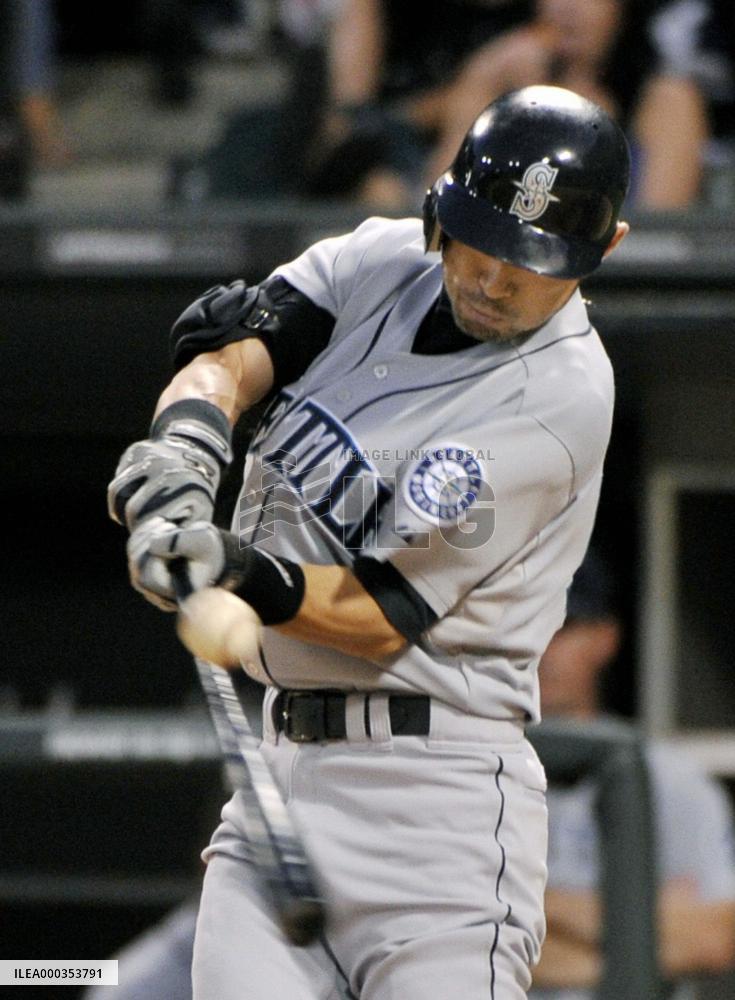 Ichiro singles after 2 hitless games