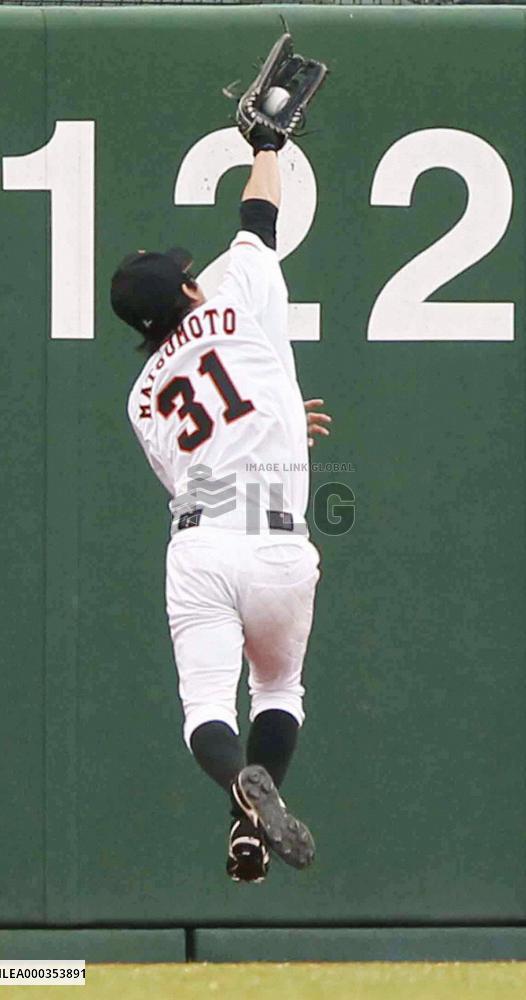 Giants' Matsumoto leaps
