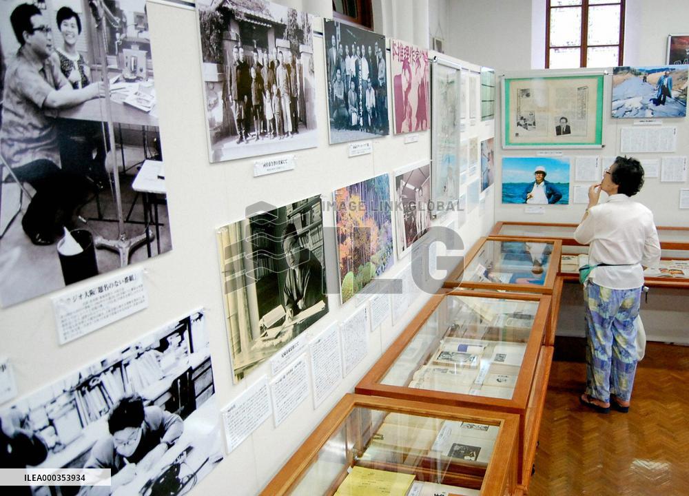 Novelist Komatsu dies