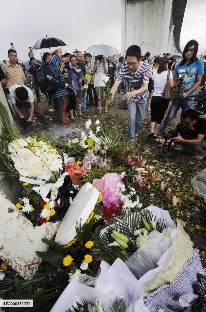 Families mourn victims of train accident