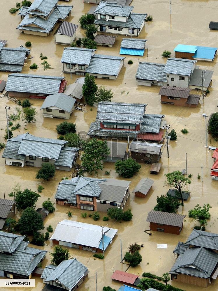 Downpour hits Niigata, Fukushima