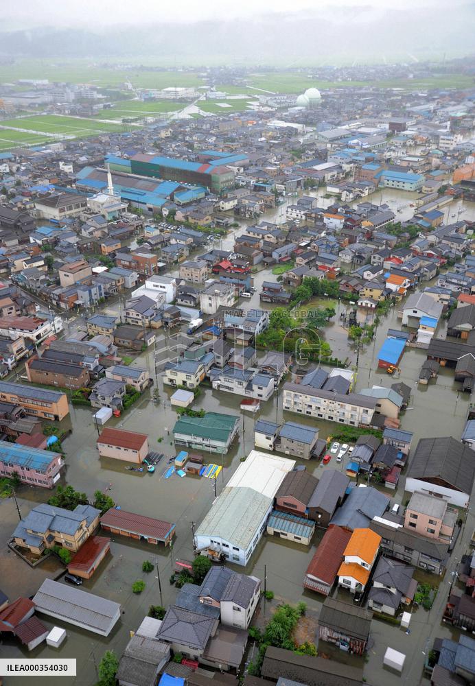 Downpour hits Niigata, Fukushima