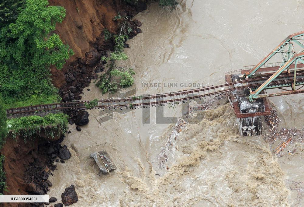 Downpour hits Niigata, Fukushima