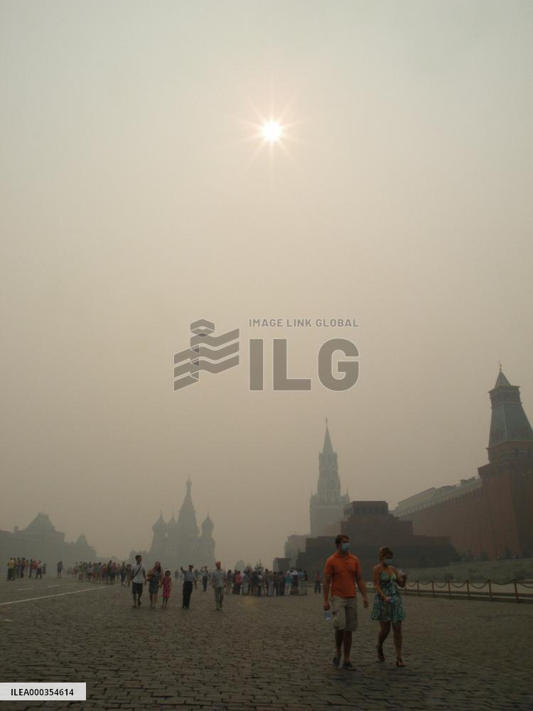 Red Square smoggy due to forest fires